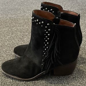 Lucky Brand Suede Booties in a 7.5